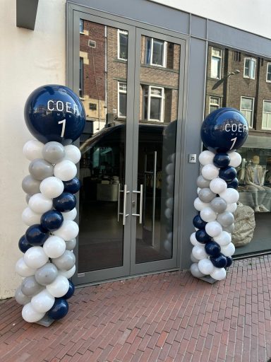 Ballonnenpilaren met top-ballon en logo